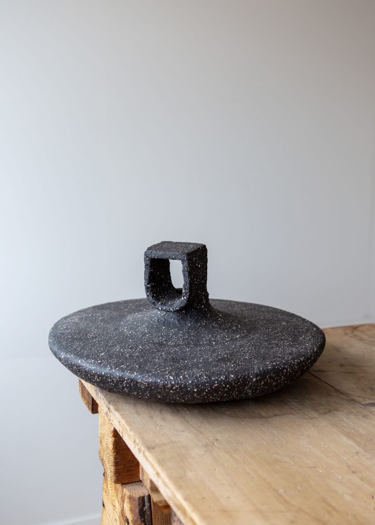 Vessel/hoe XXIX, 2025, Ceramic, 28 x 43 x 43 cm, Unique