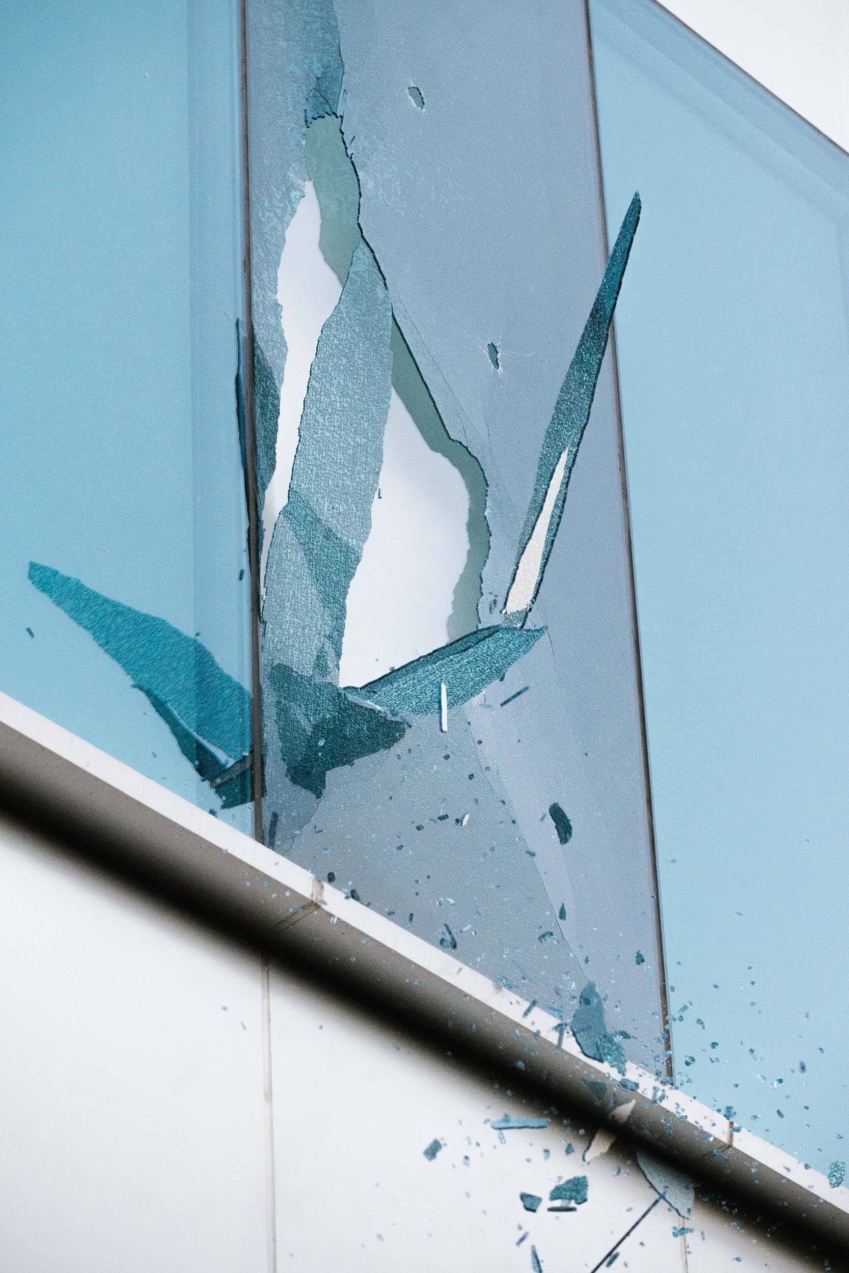 Jörg Brüggemann – El derecho de vivir en paz No.12, 2019, Archival pigment print, 150 x 100 cm, Overall-Edition of 8 + 2AP